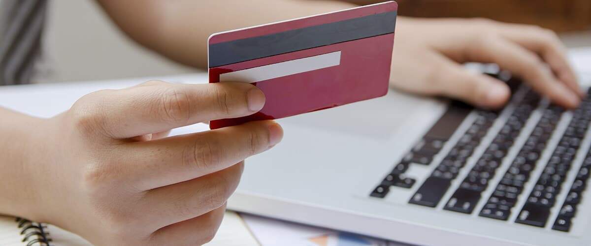 Reduza seus custos por consultar a administradora do seu cartão de crédito