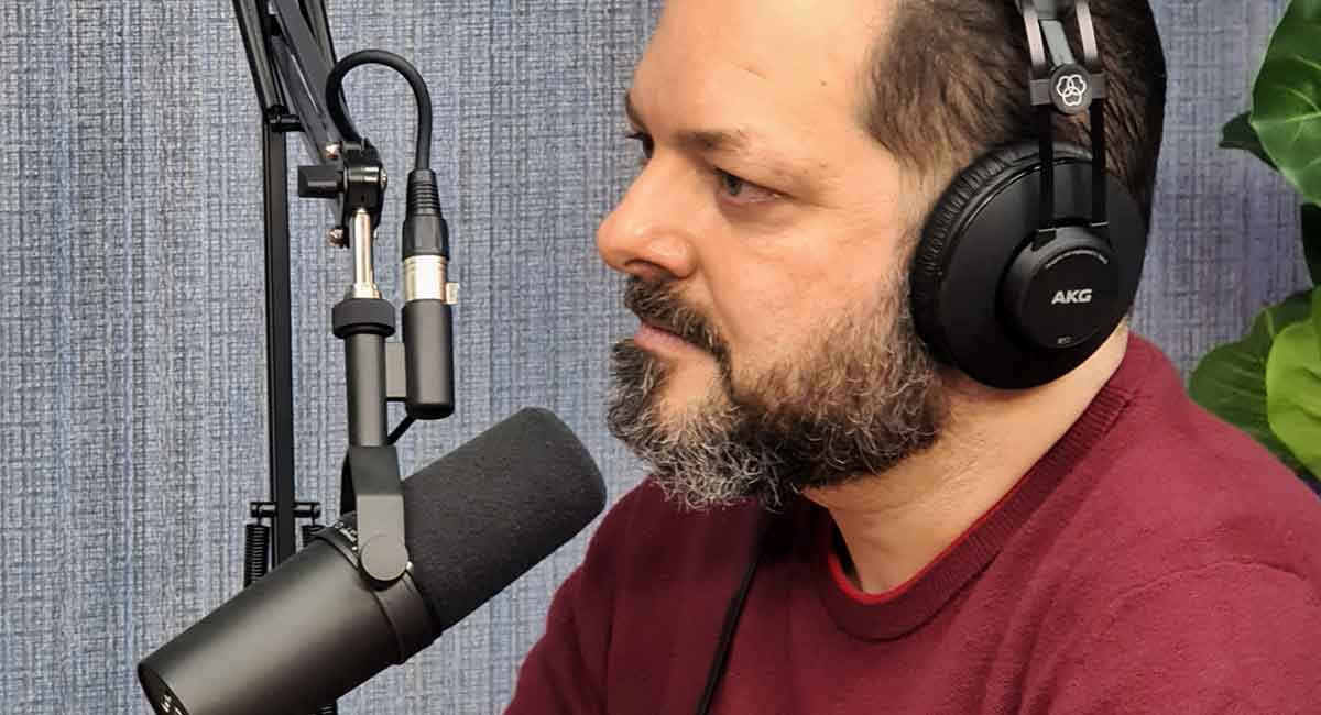 Saiba quais equipamentos de iluminação, áudio e câmera, além da acústica são utilizados na gravação de podcasts para a nossa série voltada para empreendedores digitais e porque optamos em aprimorar os equipamentos para a entrega de conteúdo ao nosso público.